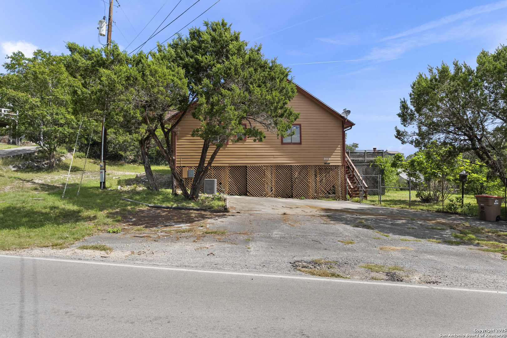 Property Photo: 2033 Colleen Dr TX 78133
