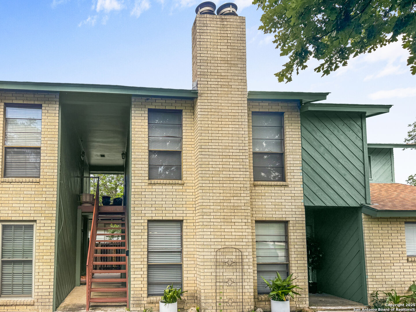 Property Photo:  516 N King 104  TX 78155 