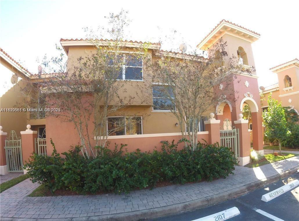 Property Photo: 700 SW 106th Ave 2007 FL 33025