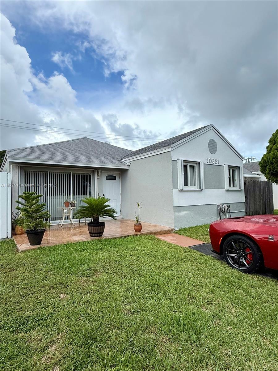 Property Photo: 10381 SW 205th Ter FL 33189