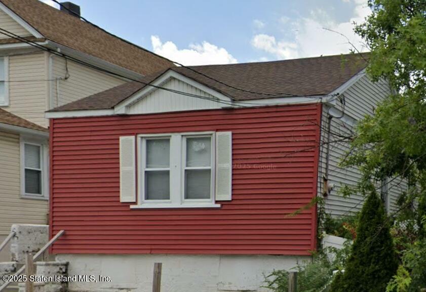 Property Photo:  276 Gordon Street  NY 10304 