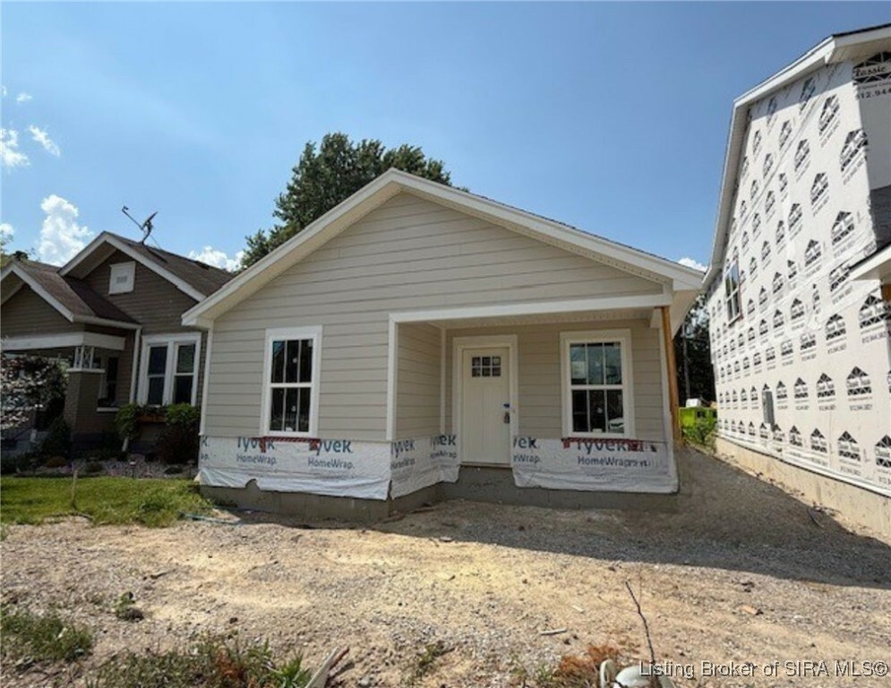 Property Photo: 2107 E Market Street IN 47150