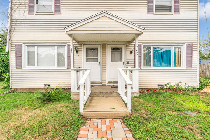Property Photo:  238 Larkin Court  CT 06615 