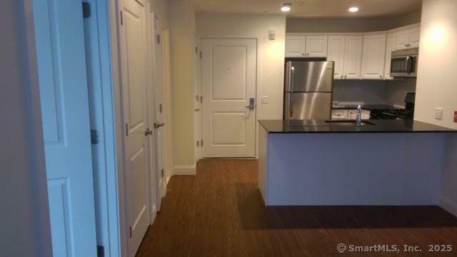 Property Photo: 947 Hope Street 302 CT 06907
