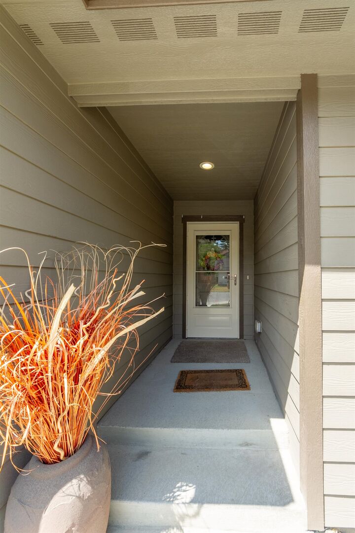Property Photo: 4017 E Hartson Ave WA 99202