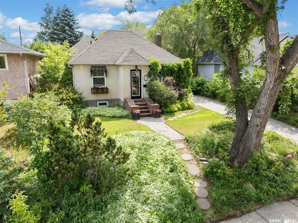 Property Photo: 316 V Avenue S SK S7M 3E5