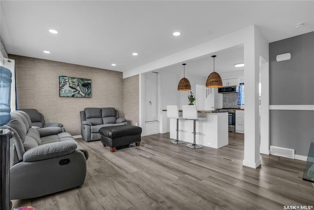 Property Photo: 409 Q Avenue N SK S7L 2X9