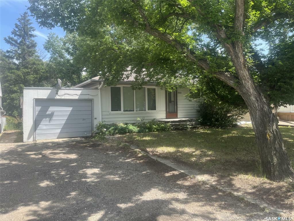 Property Photo: 1012 Main Street SK S0L 2V0