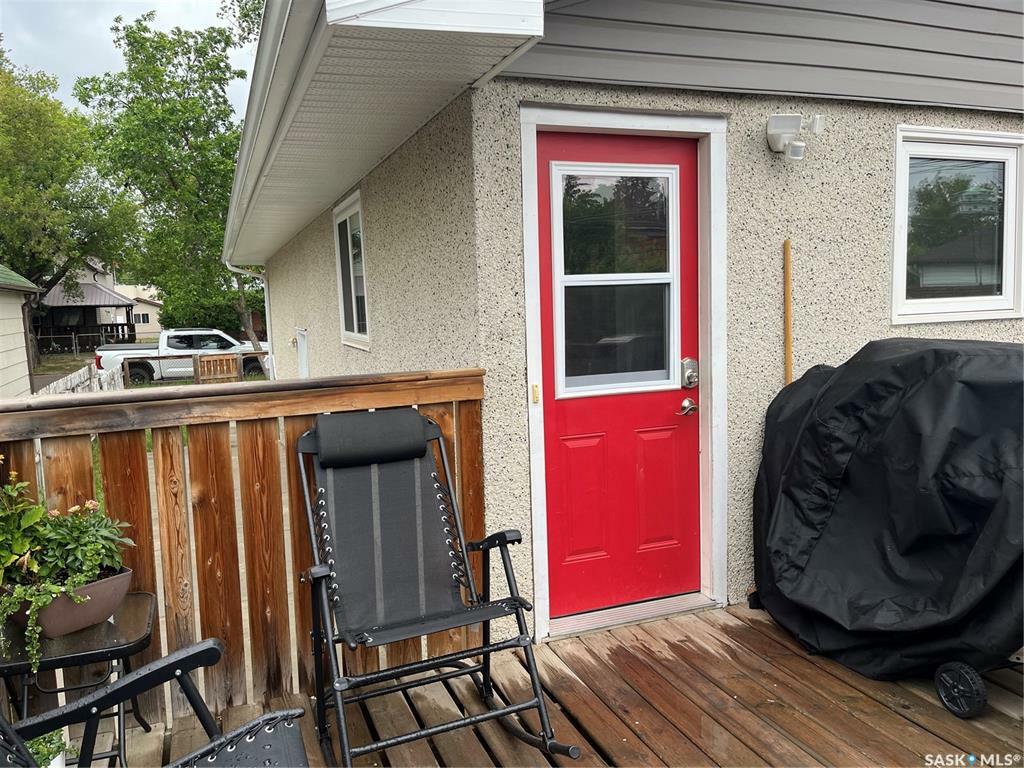 Property Photo:  445 11th Street E  SK S6V 1A8 