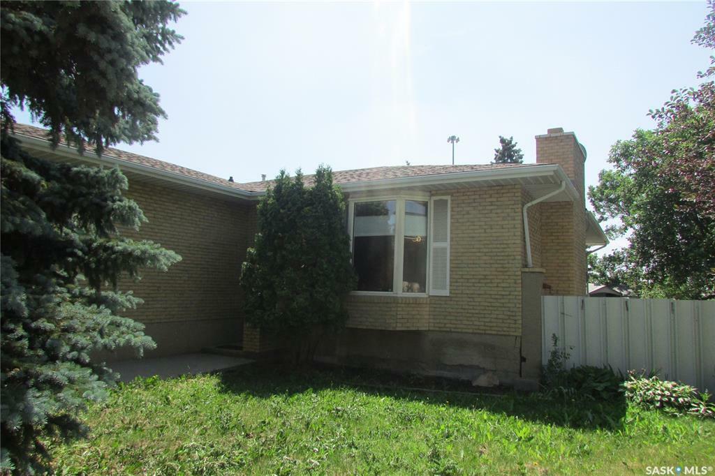 Property Photo: 286 Froom Crescent SK S4N 1B7