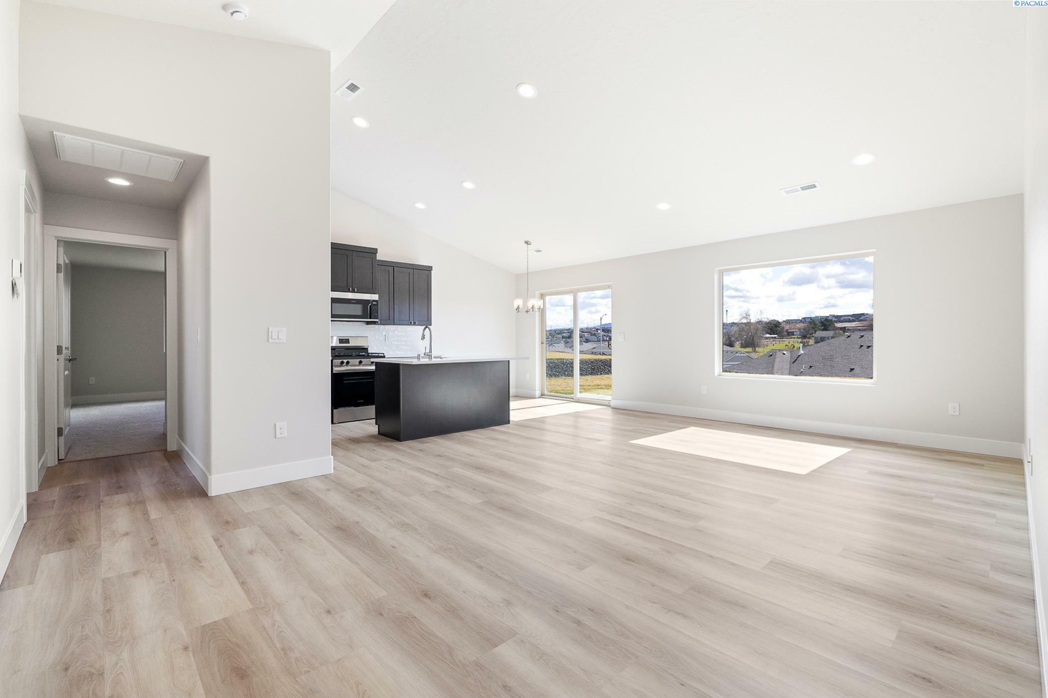 Property Photo: 6563 W 30th Pl WA 99338