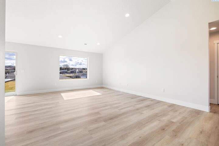 Property Photo:  6563 W 30th Pl  WA 99338 