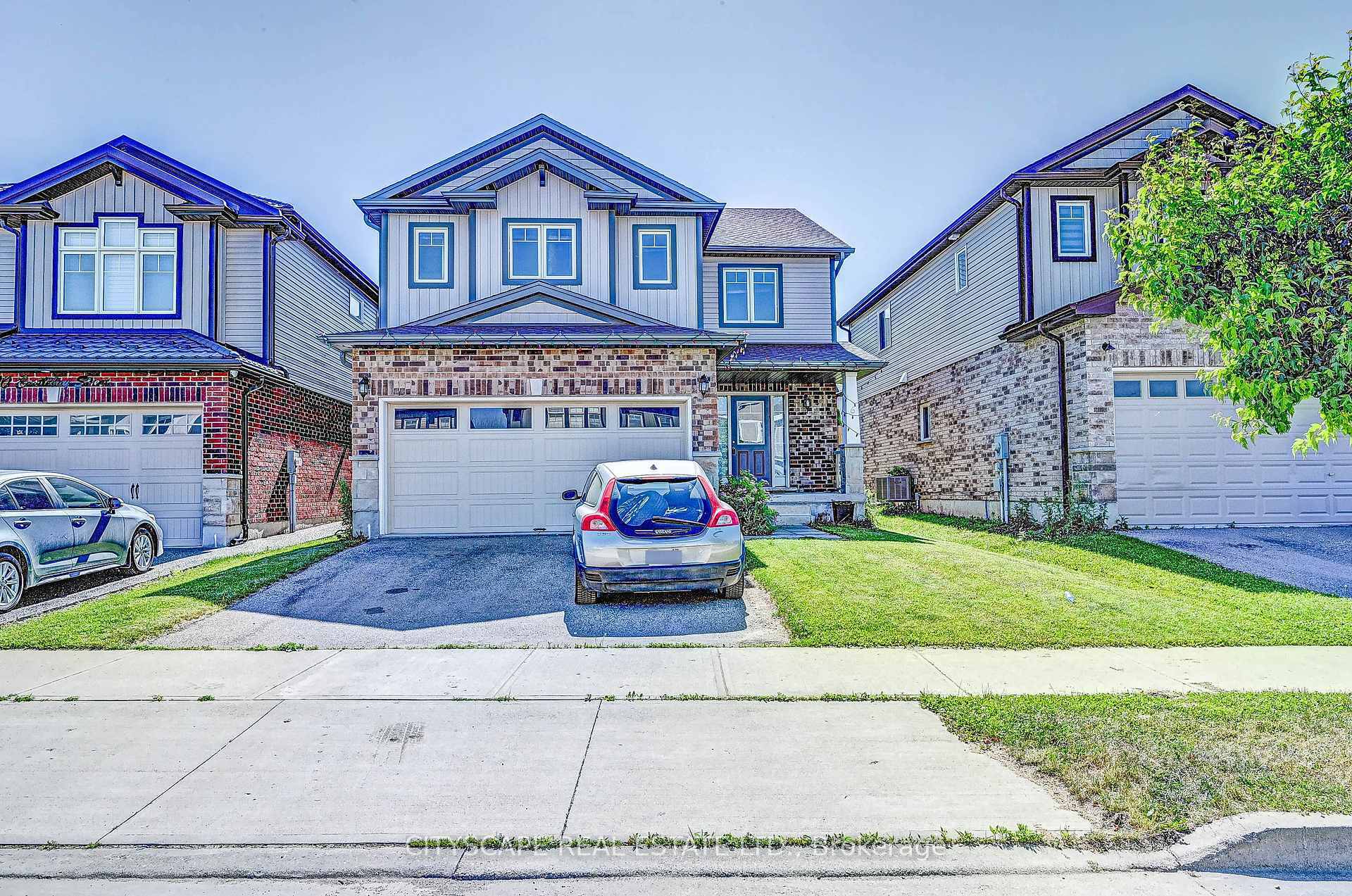 Property Photo: 6 Castlebay Street ON N2R 0G5