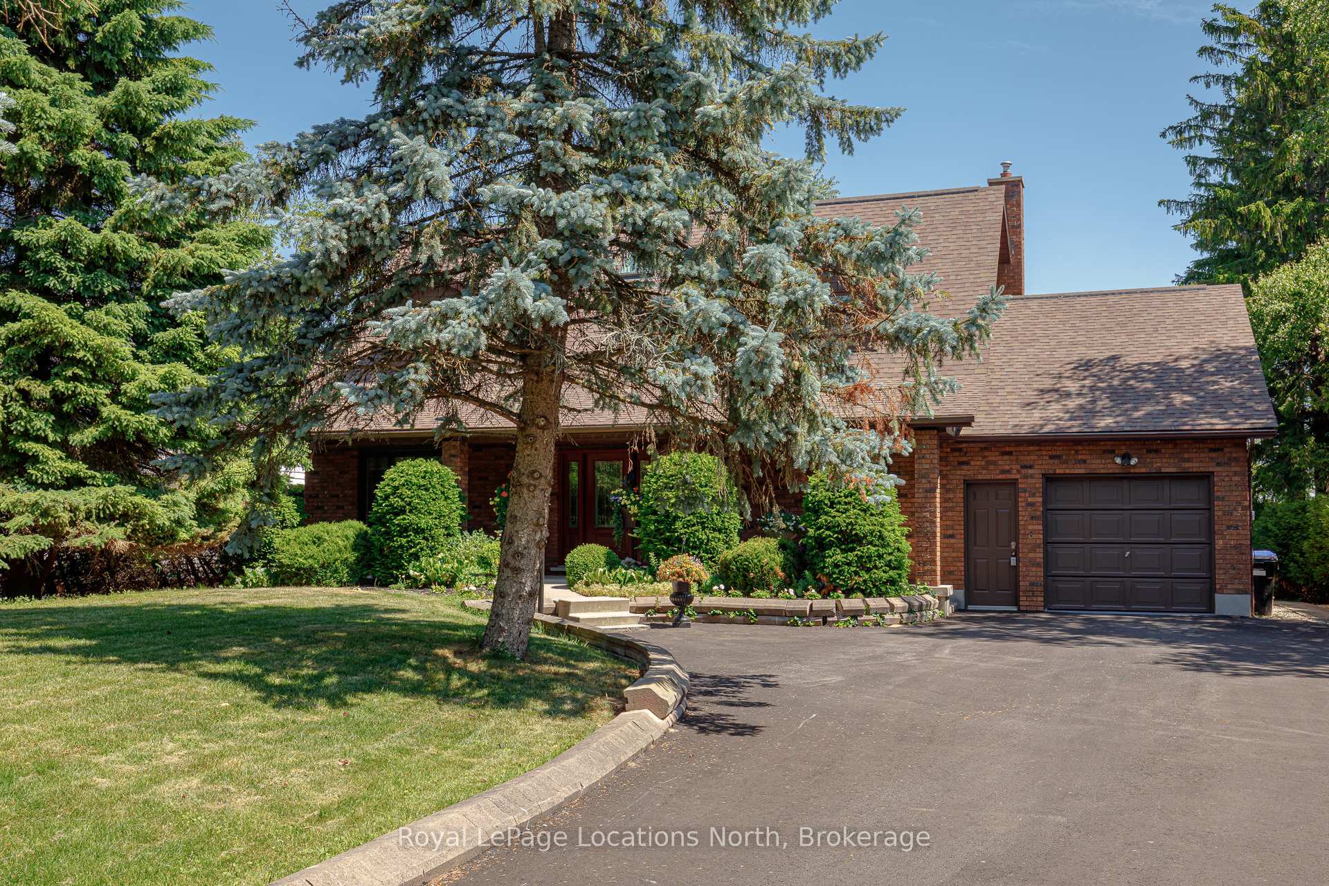 Property Photo: 43 Georgian Manor Drive ON L9Y 5P3