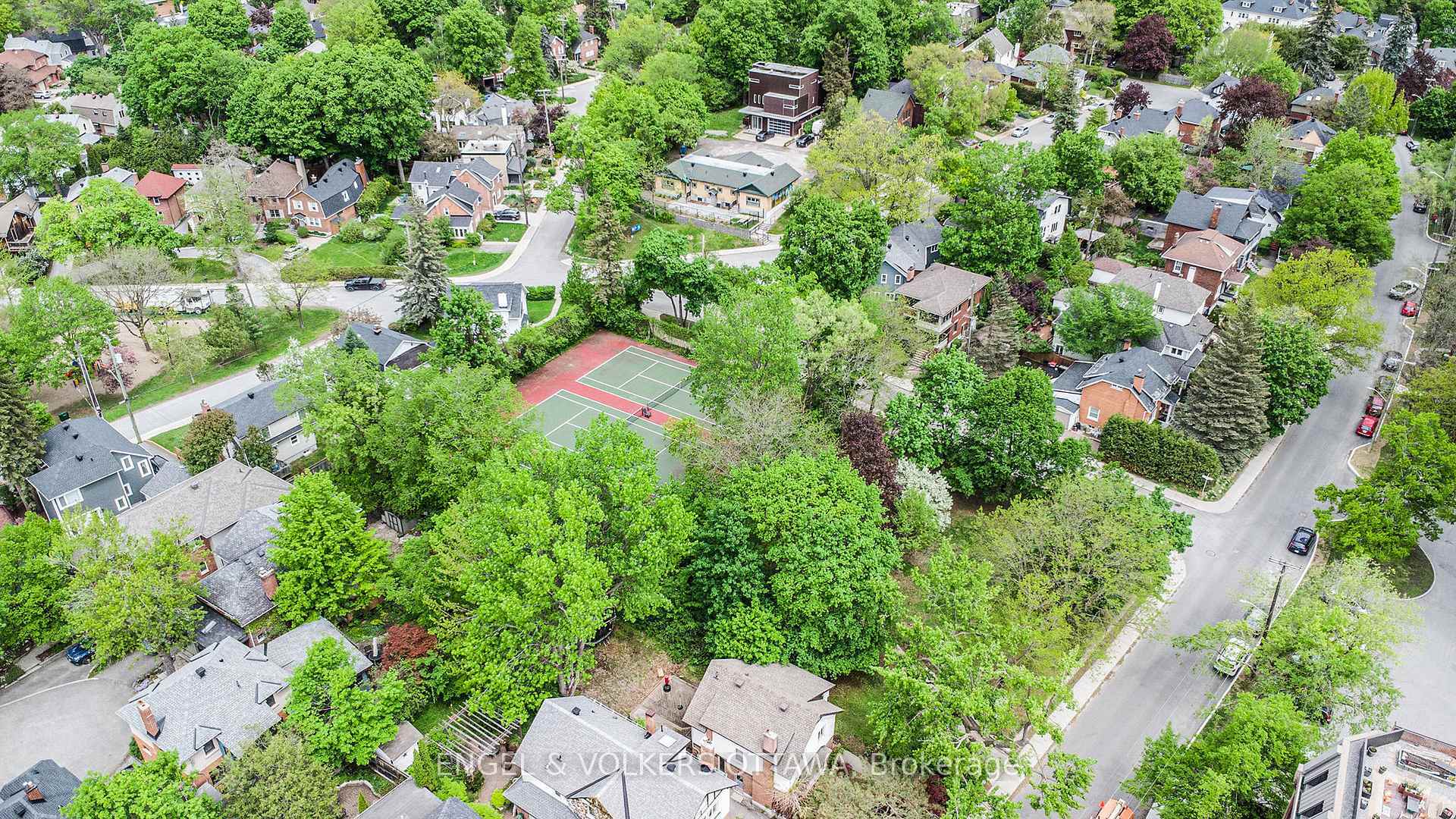 Property Photo: 6 Rock Avenue ON K1M 1A6