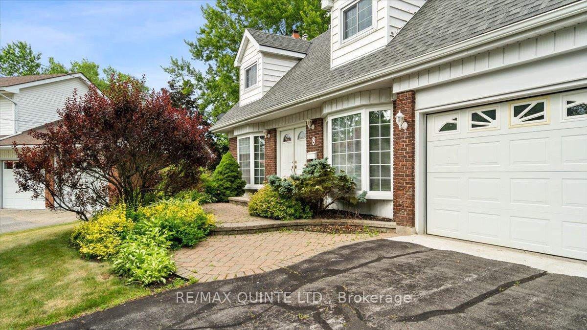 Photo de la propriété: 8 Enid Court ON K8P 1G3