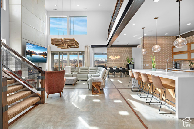 Property Photo: 4601 N Toscana Hills Dr UT 84043