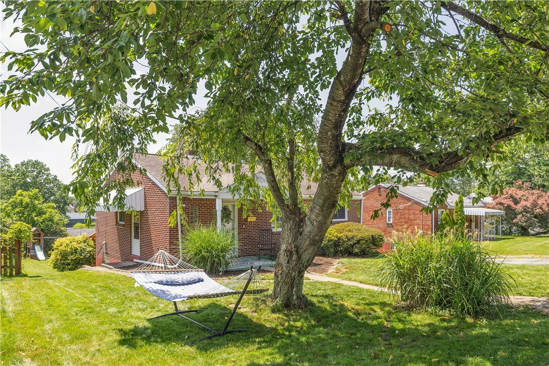 Property Photo: 117 McMasters Drive PA 15146