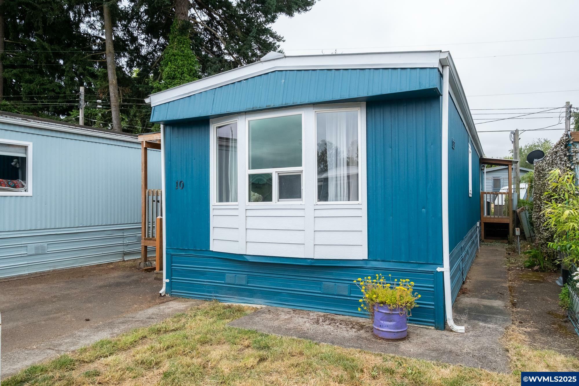 Property Photo: 2010 SW 3rd St #10 OR 97333