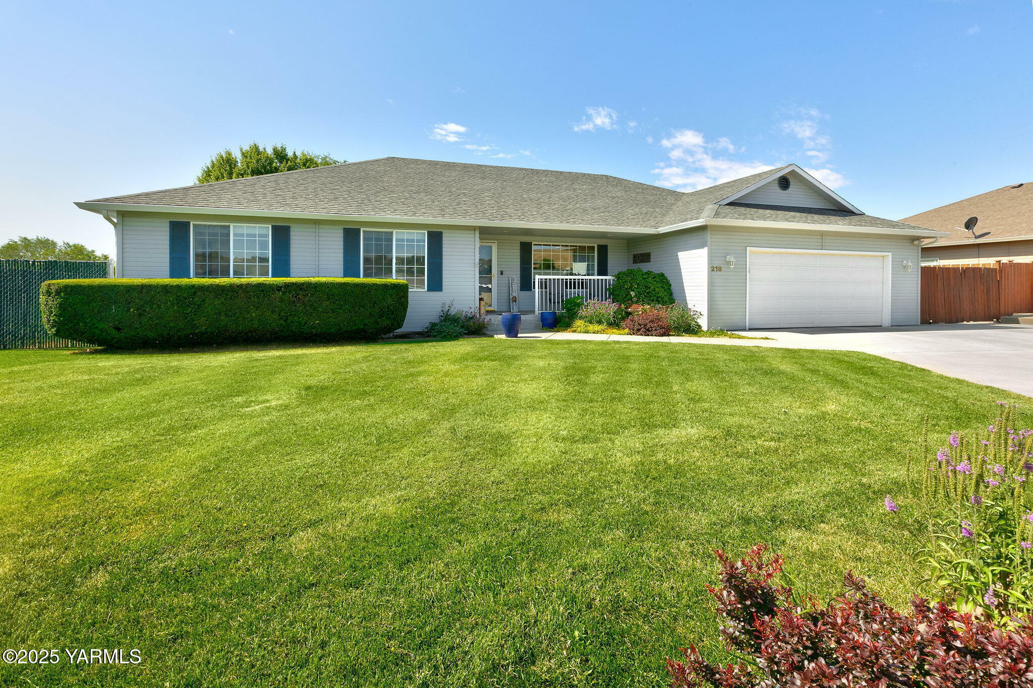 Property Photo: 218 S 86th Pl WA 98908