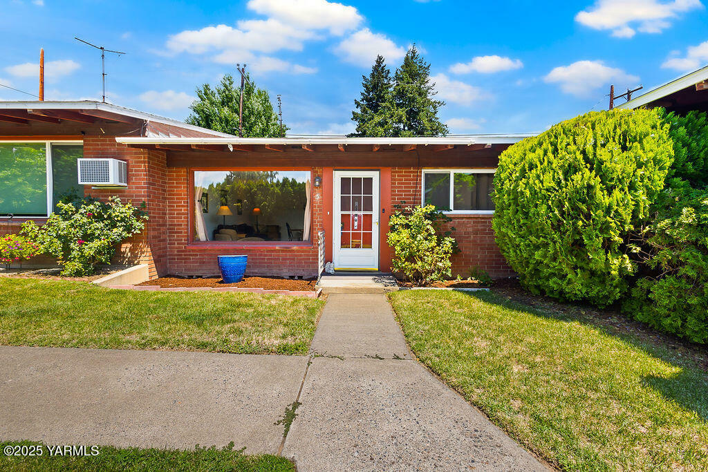 1501 W Chestnut Ave 5  Yakima WA 98902 photo