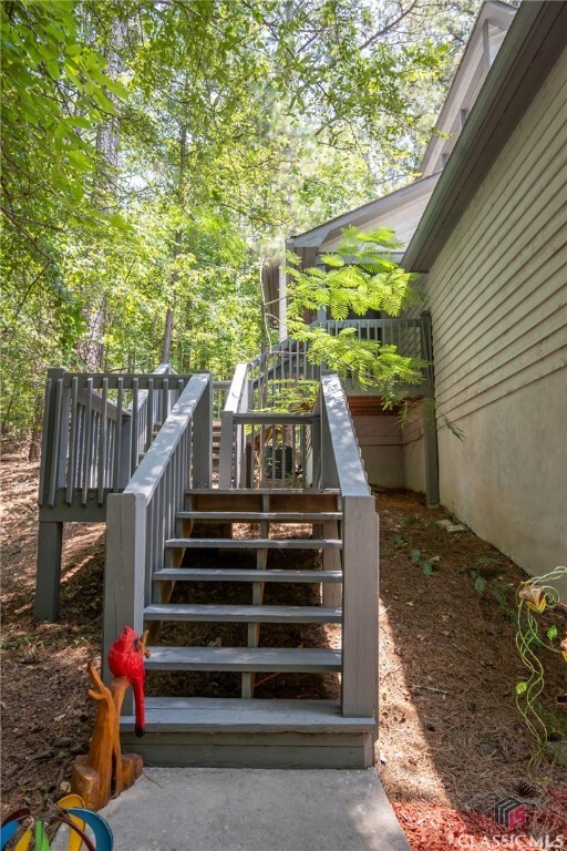 Property Photo: 102 Chickadee Court GA 30605