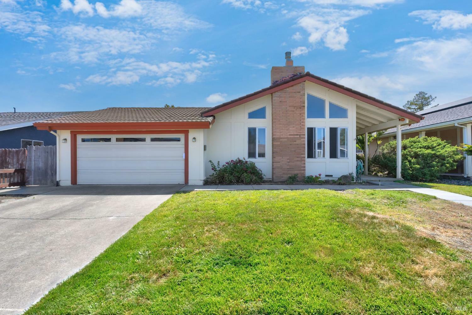 Property Photo: 916 Catalpa Way CA 94954