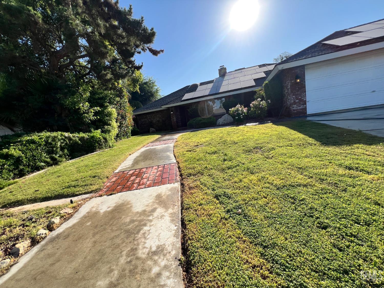 Property Photo:  5306 Deville Court  CA 93308 