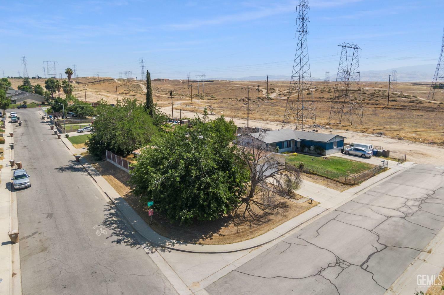 Property Photo:  7100 Sunnyridge Avenue  CA 93306 