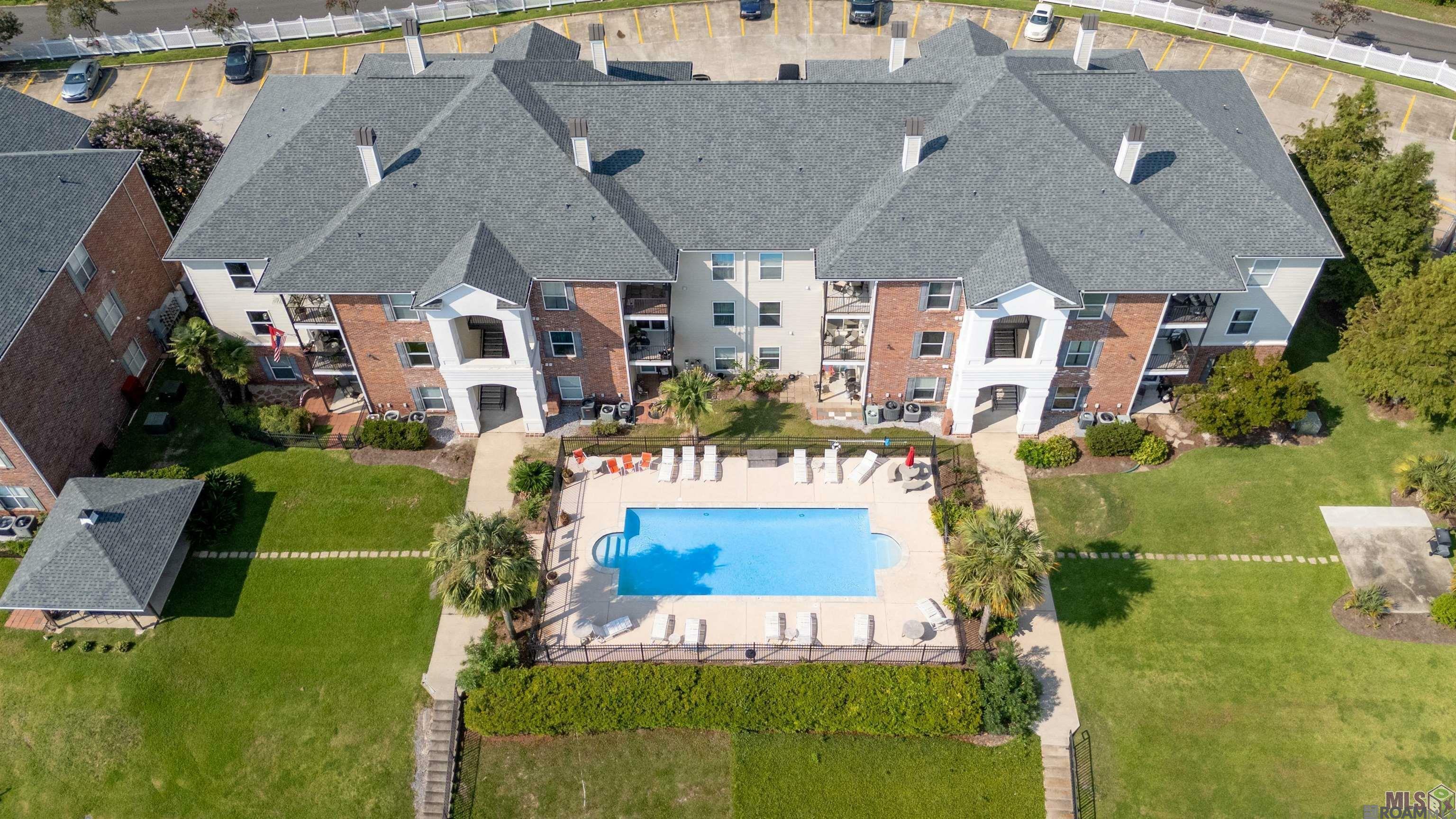 Property Photo: 12386 River Highlands #J LA 70774