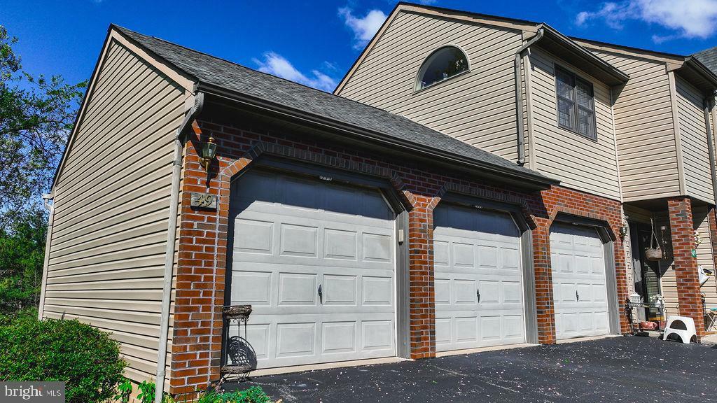 Property Photo:  49 Jean Lo Way  PA 17406 