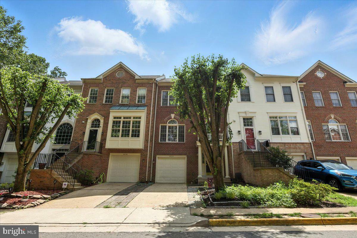 Property Photo: 6634 Frost Lake Lane VA 22315