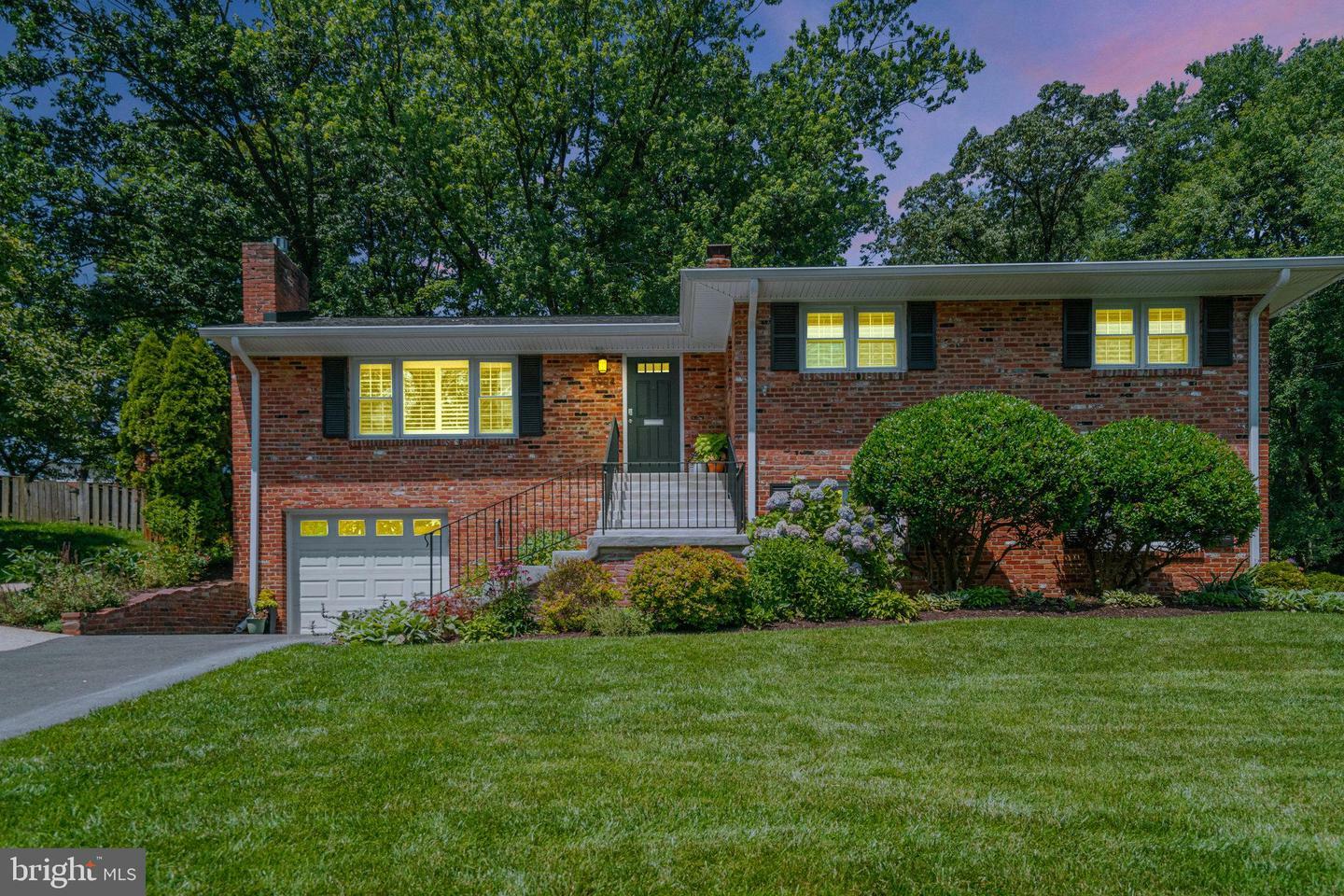 Property Photo:  5904 Bush Hill Drive  VA 22310 