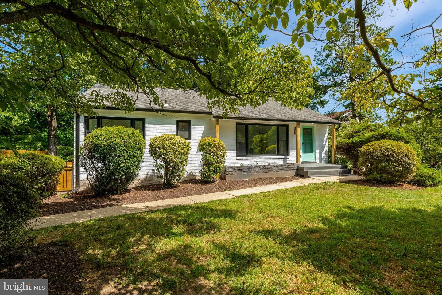 Property Photo:  2539 Gallows Road  VA 22027 