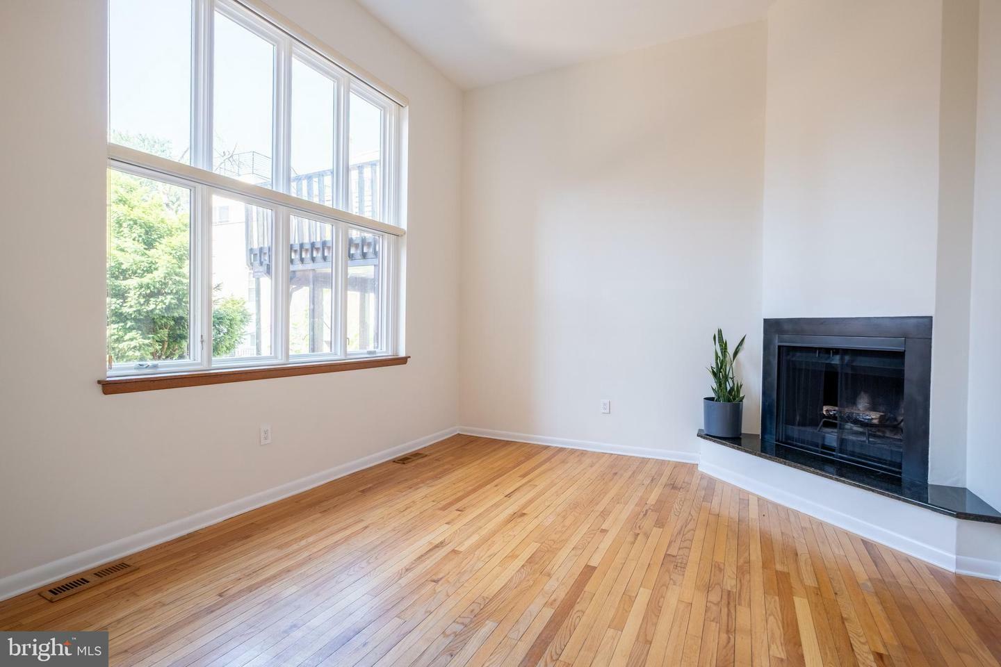 129 Catharine Street 4  Philadelphia PA 19147 photo