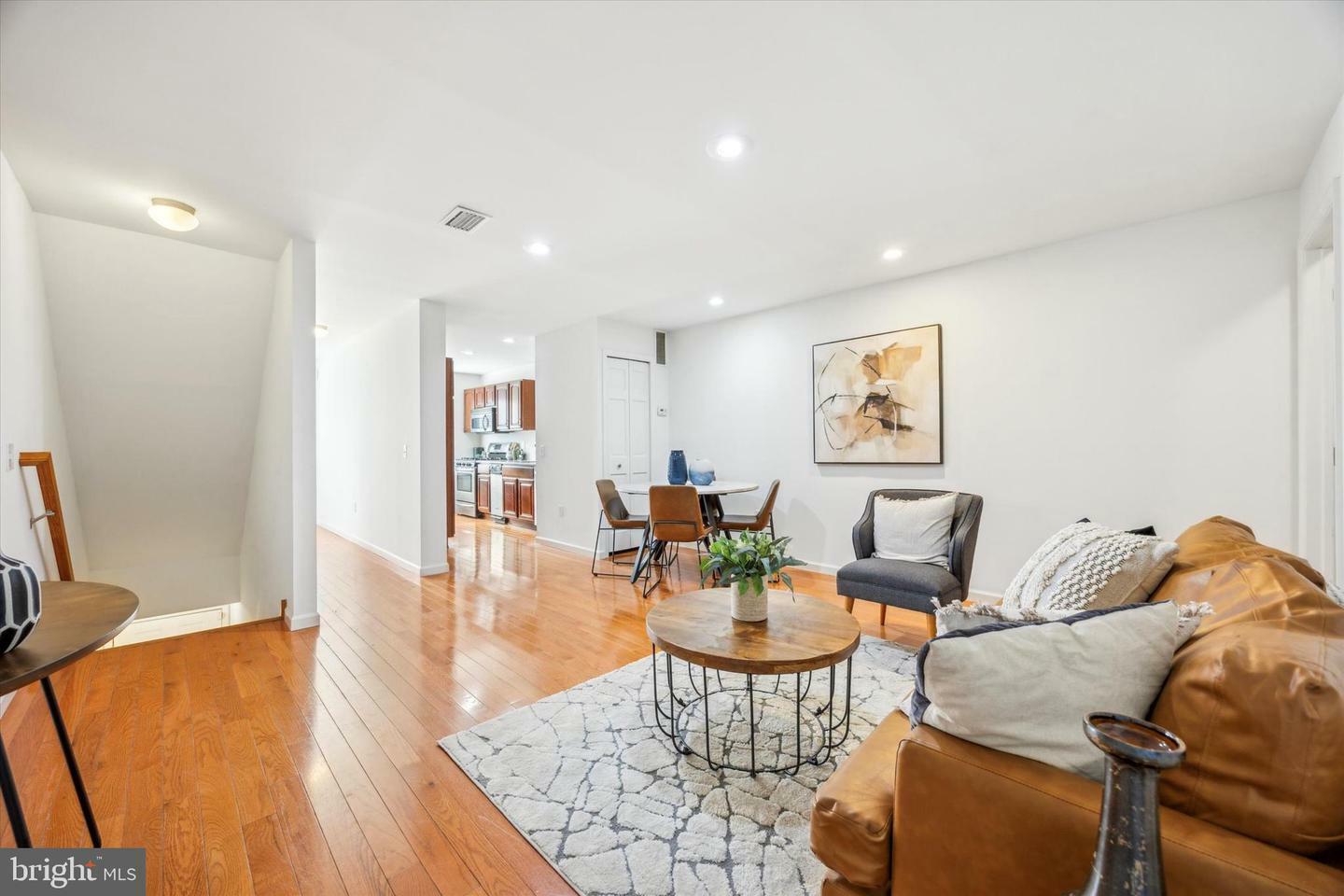 Property Photo: 2121 Carpenter Street 2 PA 19146