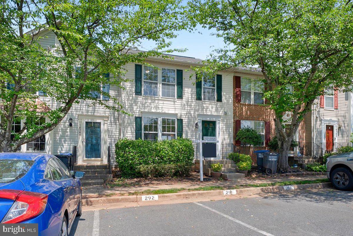 Property Photo: 14344 Papilion Way VA 20121