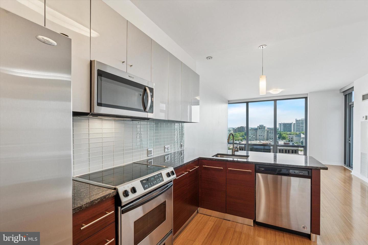 Property Photo: 2101 Market Street 1408 PA 19103