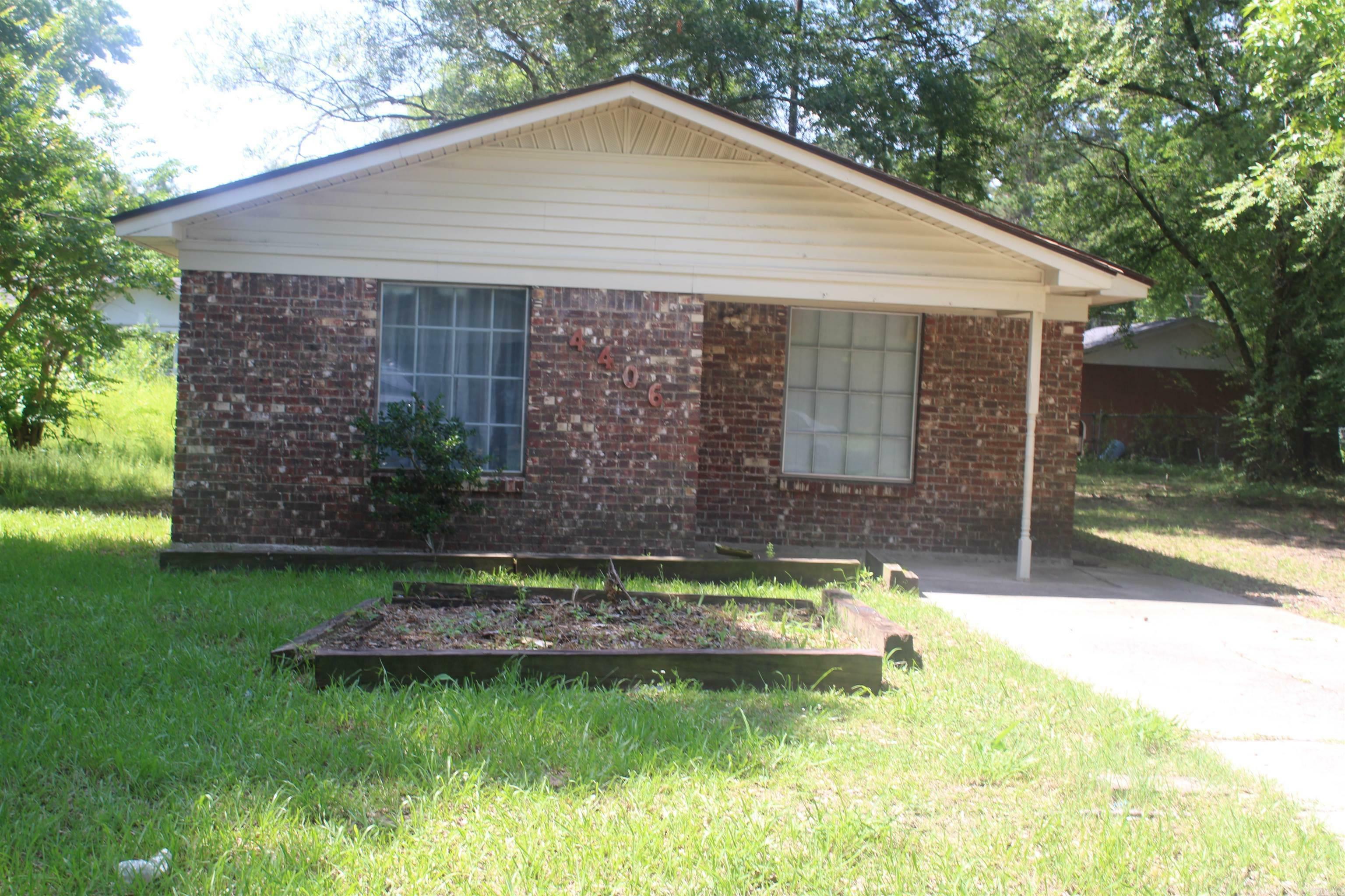 Property Photo: 4406 W 16th Ave AR 71603