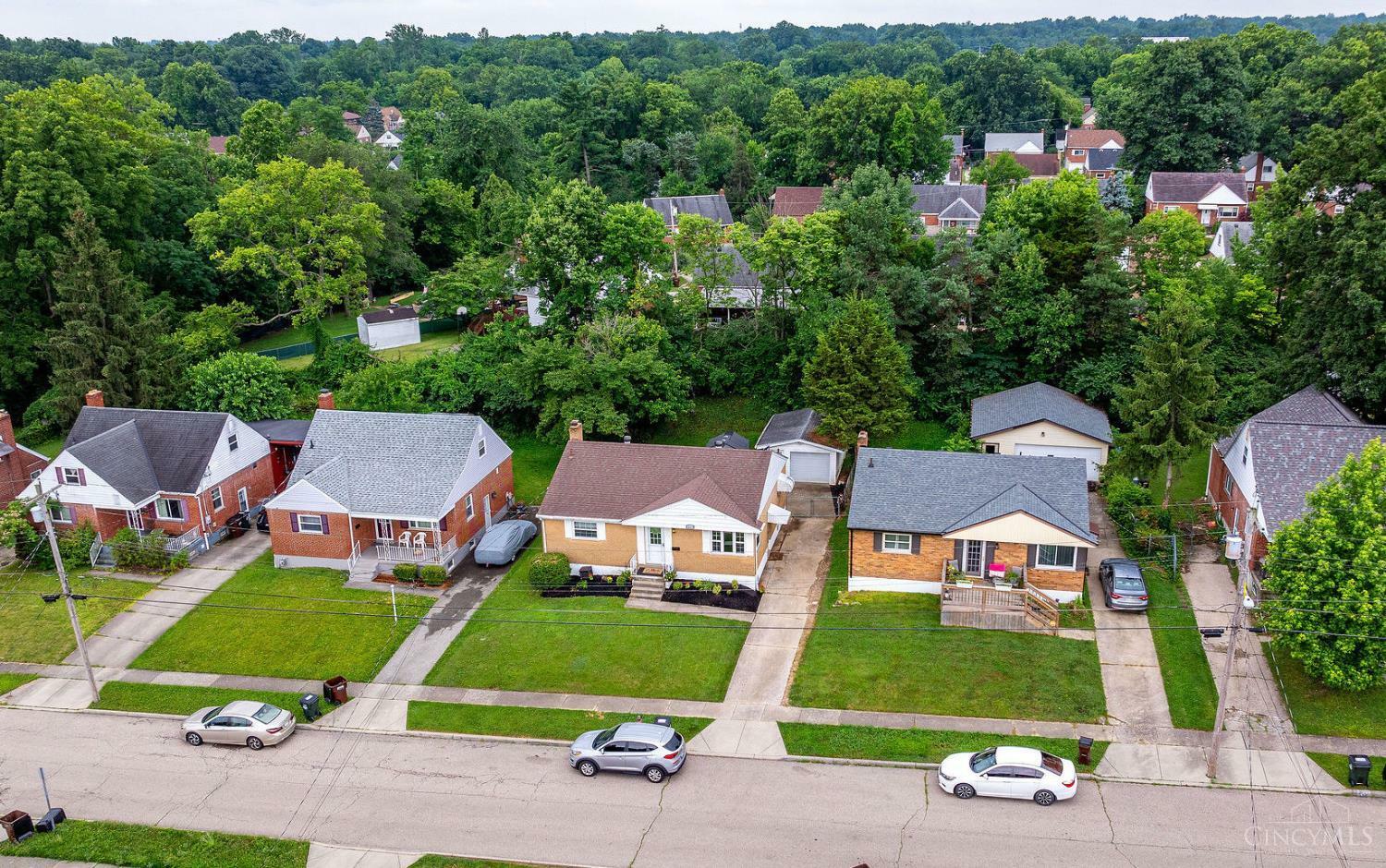 Property Photo: 1487 Foxwood Drive OH 45231