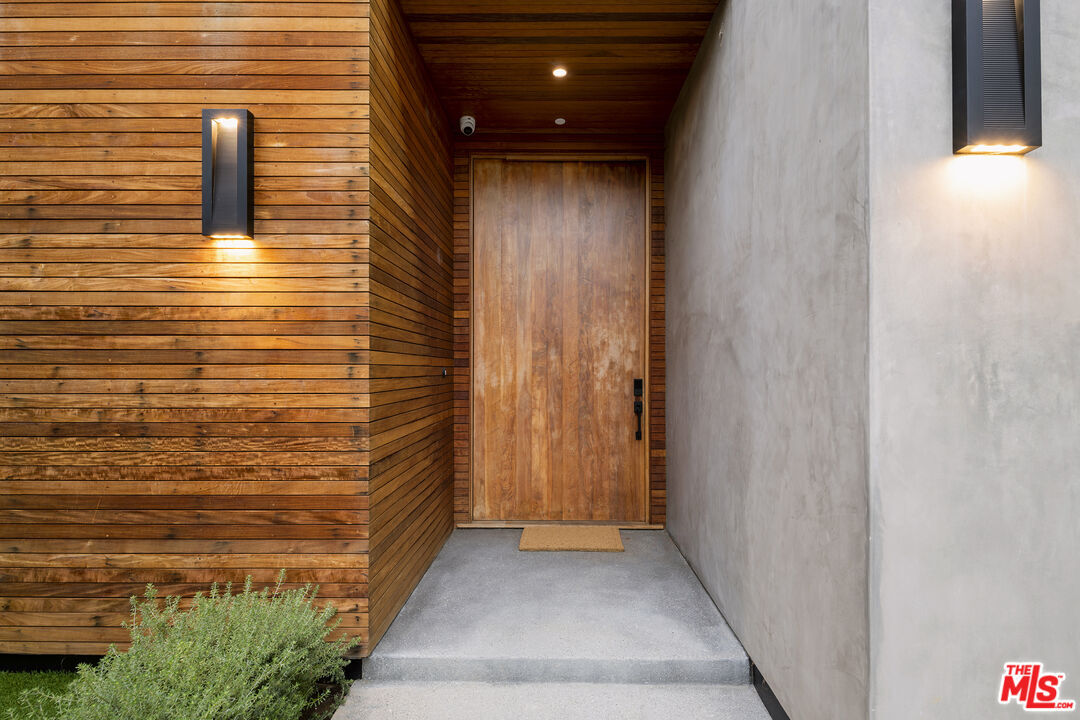 Property Photo: 14657 Addison St CA 91403