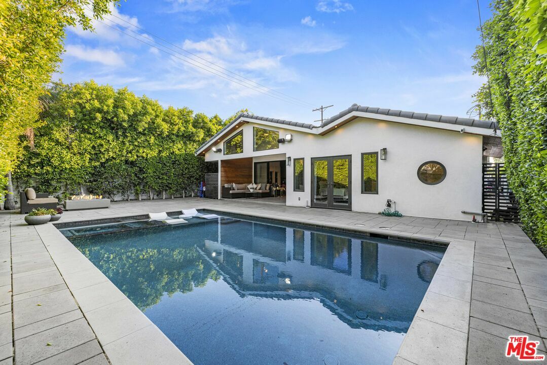5202 Beeman Ave  Valley Village CA 91607 photo