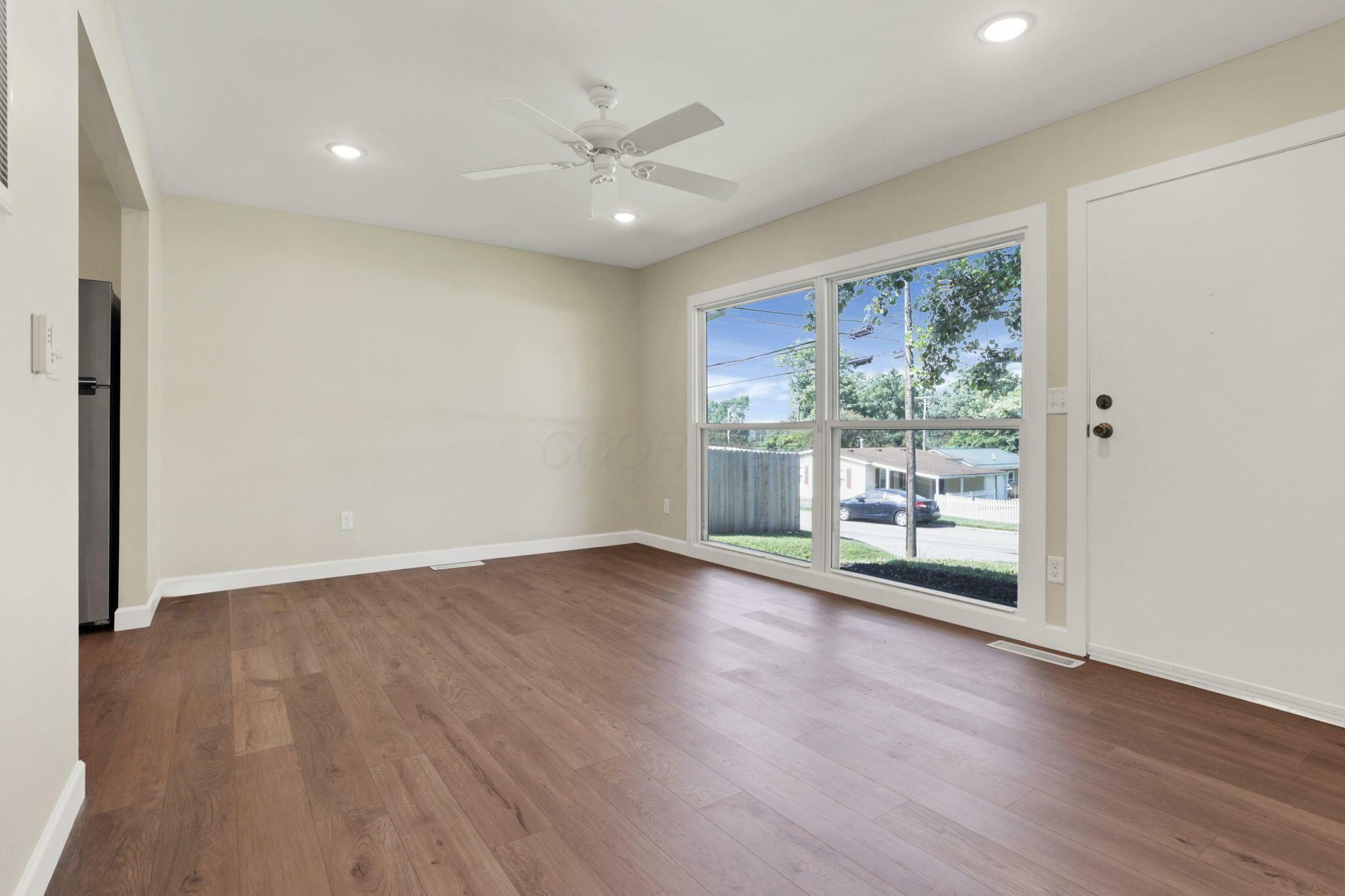 Property Photo:  1614 Long Street  OH 43130 