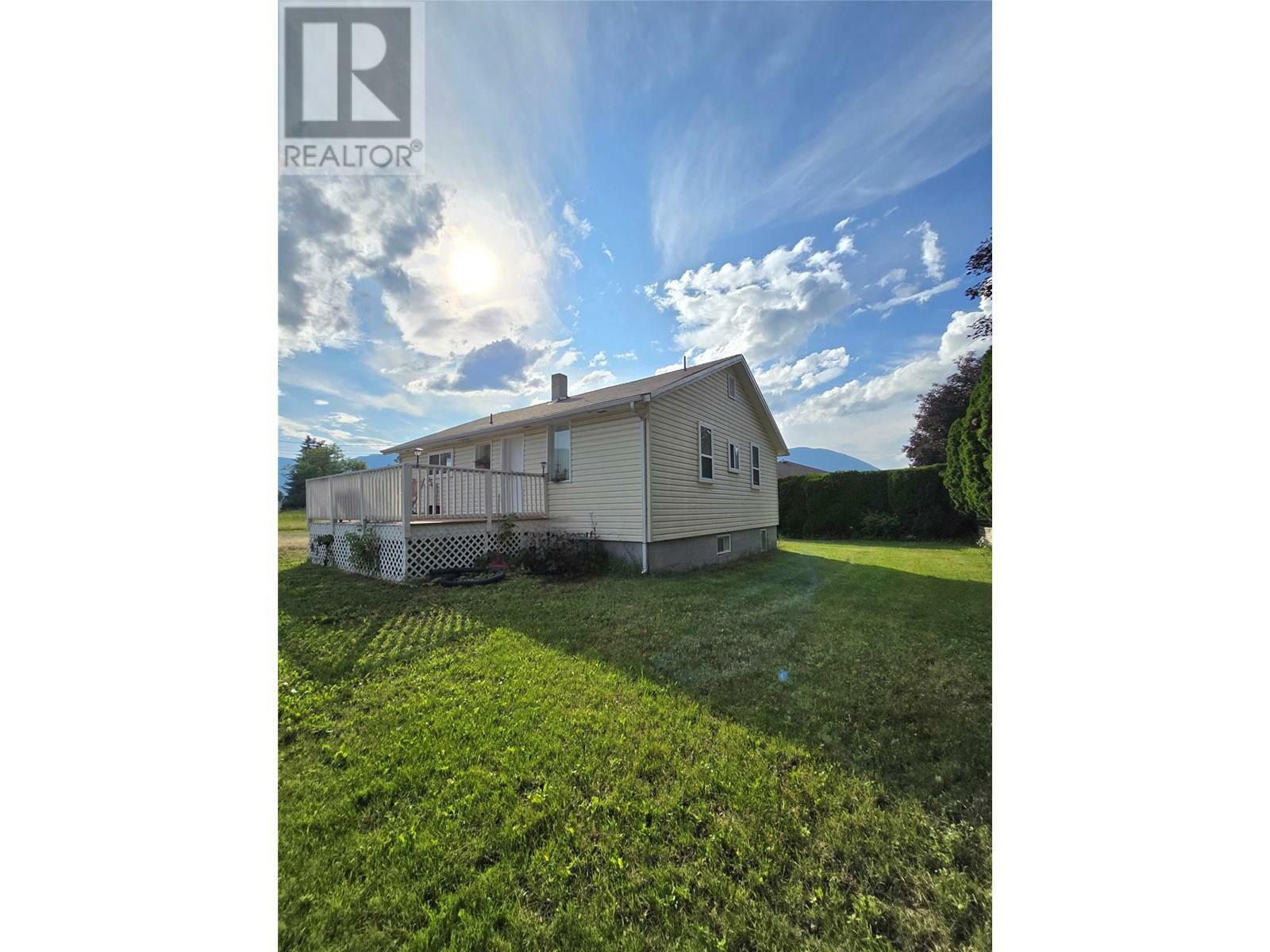 221 Beatty Avenue Northwest  Salmon Arm BC V1E 4M9 photo