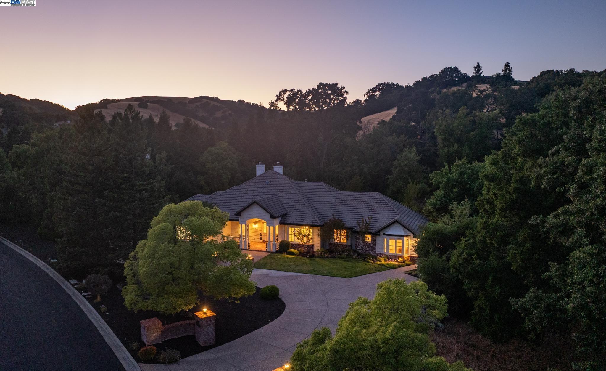 Property Photo: 5318 Stonehurst Drive CA 94553