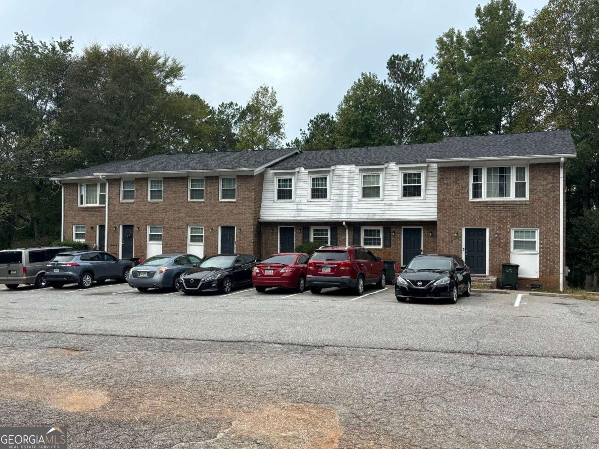 Property Photo: 180 Chalfont Lane 6 GA 30606