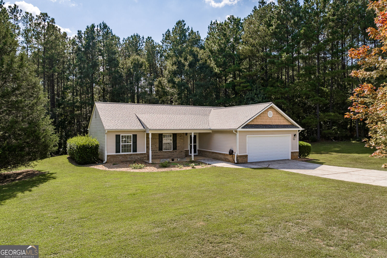 Property Photo:  94 Pinewood Circle  GA 30628 