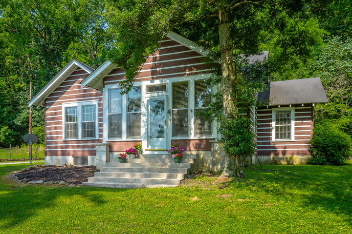 Property Photo:  813 Mimosa Avenue  TN 37347 