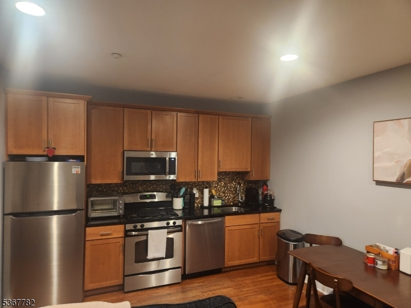 Property Photo:  450 Park Ave 2B  NJ 07076 