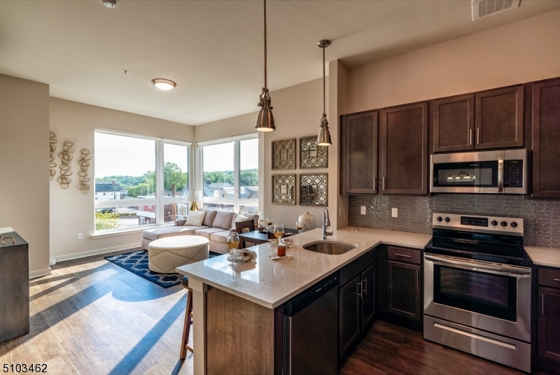Property Photo:  320 Valley St 301  NJ 07079 